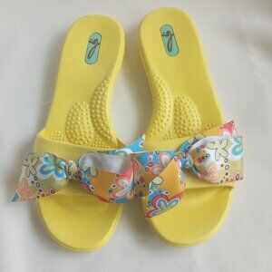 OKA-BEE Yellow Flip Flop Sandals with Colorful Floral Bow sz M 7/8